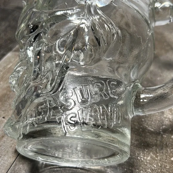 Vintage Luminarc USA Clear Glass Treasure Island Pirate Skull Mug - Picture 6 of 7